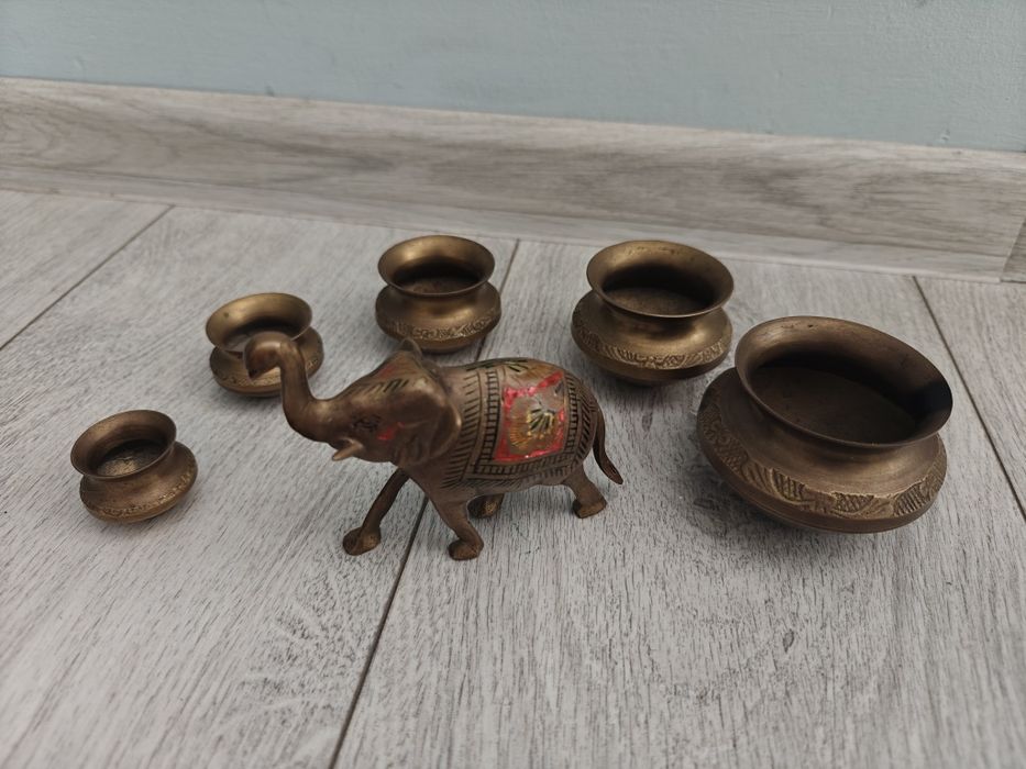 Mosiężny słoń i 5 mosiężnych miseczek na kumkum