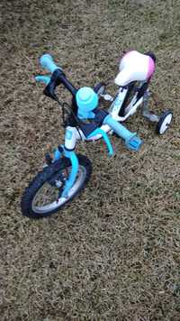 Bicicleta de criança com rodas laterais