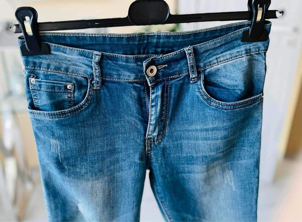 Spodnie jeansowe z cekinami na nogawkach