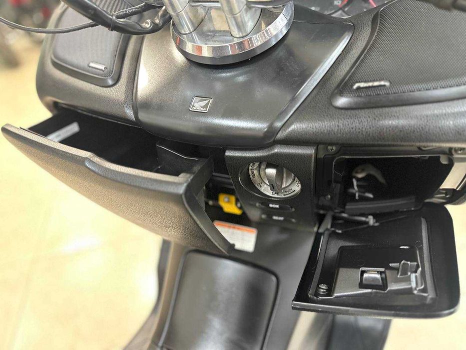 Максі-скутер Honda Forza 250 Z MF08