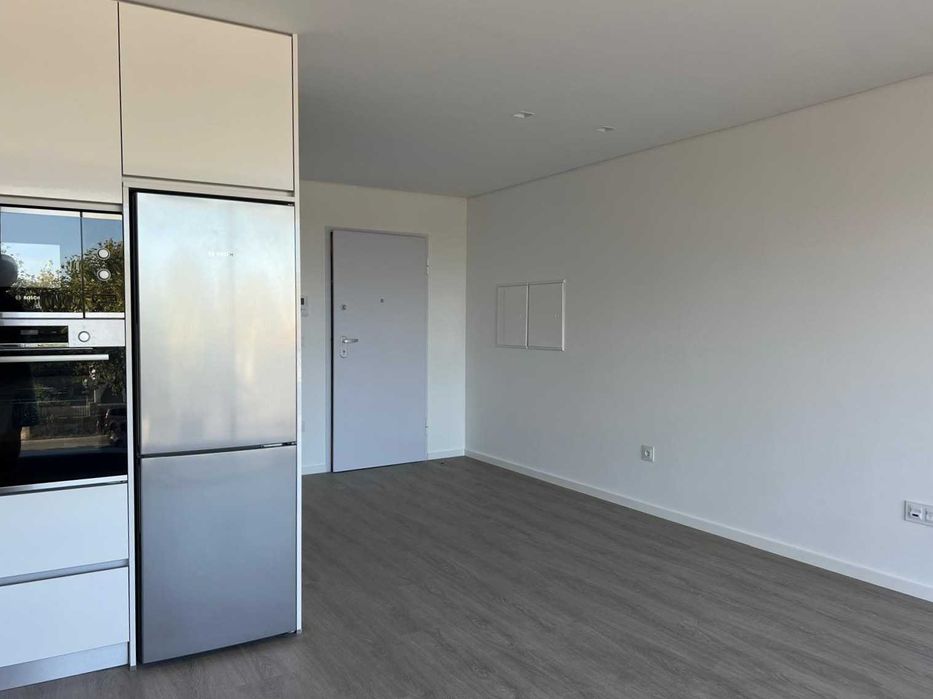 Apartamento T1 moderno e praticamente novo na Circunvalação