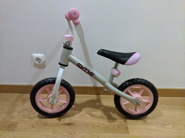 Bicicleta sem pedais para bebé/criança.