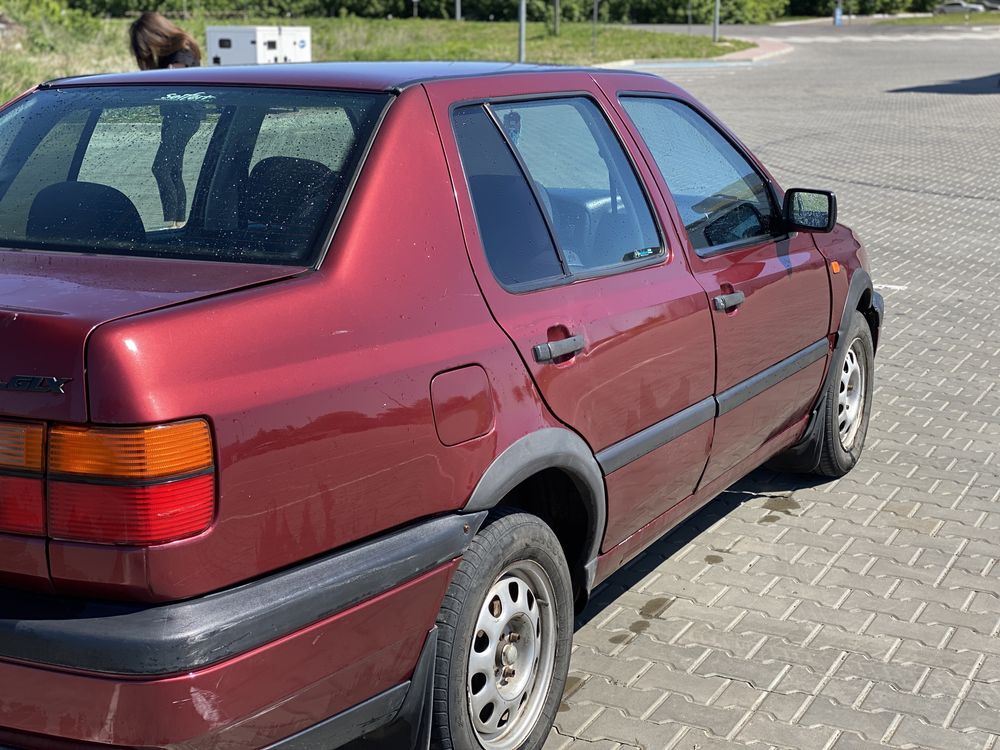 Volkswagen Vento 1994 1.8 бензин