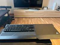 Corsair k63 sem fio com suporte para jogar no sofa