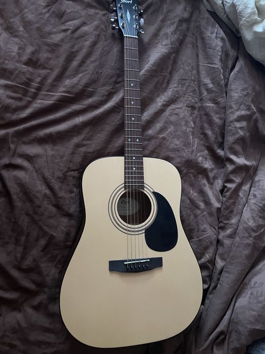 Продам гитару Cort