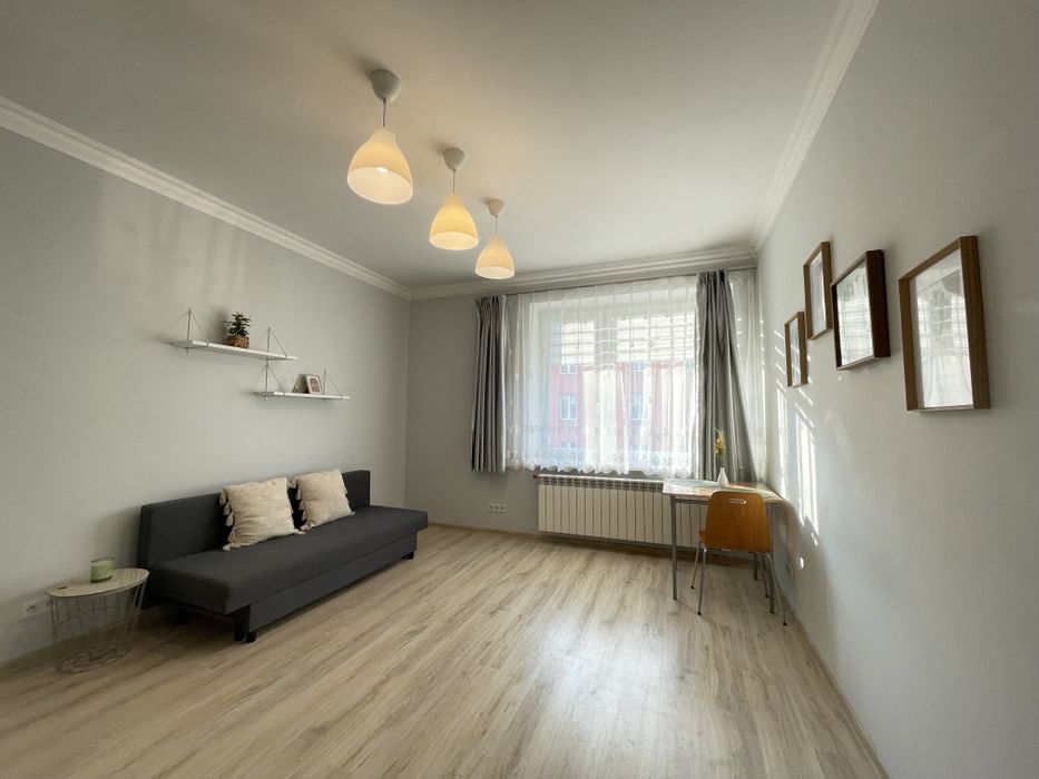 DUŻY POKÓJ z prywatną łazienką, klimatyzacja STARE MIASTO - Salwator