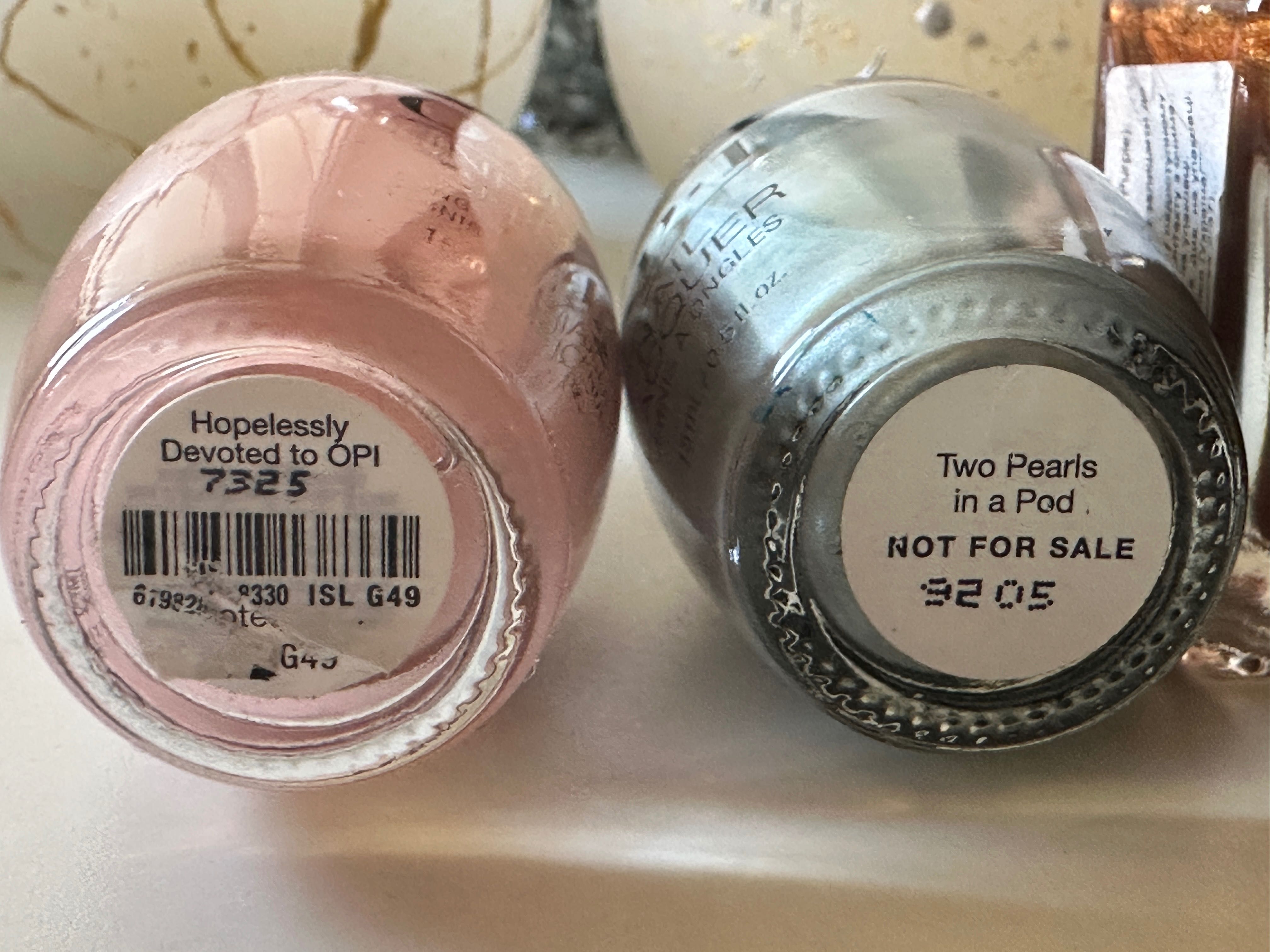 Лаки для нігтів O.P.I та Miniso