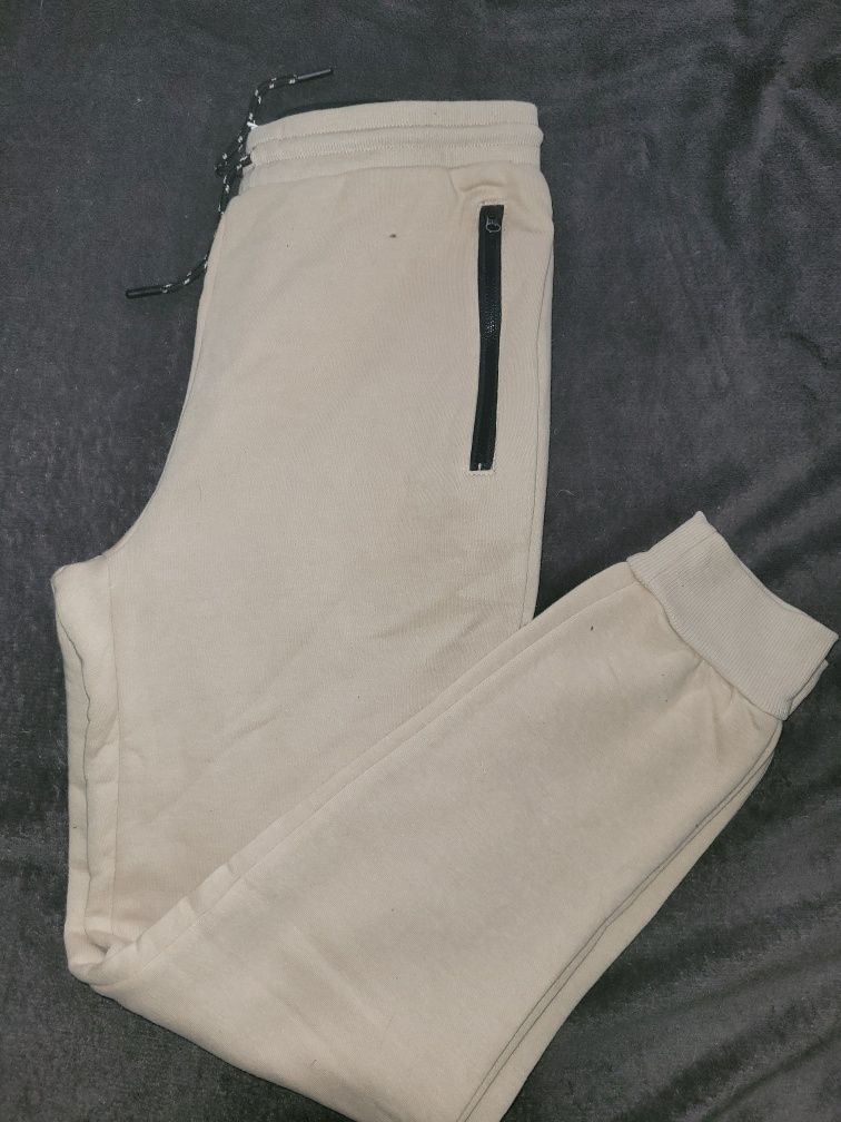Reserved spodnie dresowe joggersy beżowe r.170