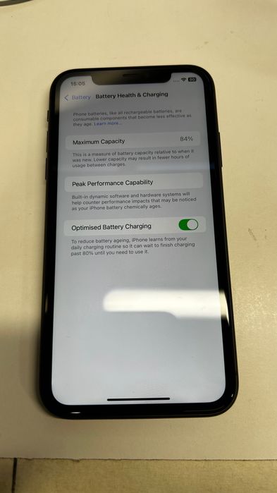 iPhone 11 64GB – 84% bateria – Bom estado + carregador incluído