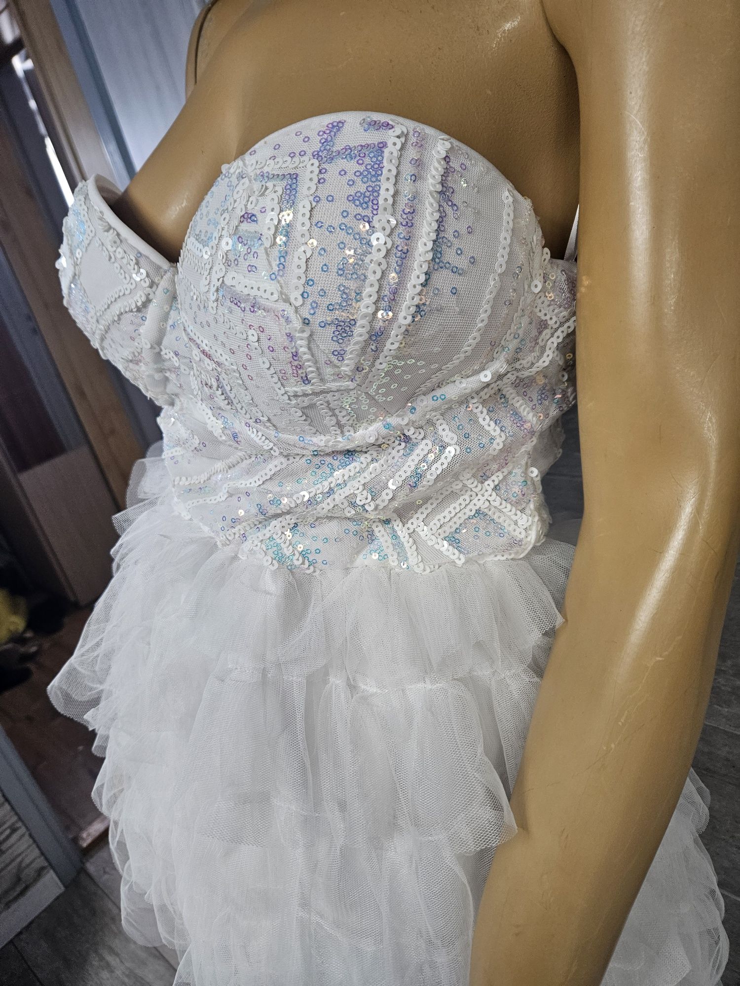 Nowa z metką suknia ślubna z cekinami długi tył rozm M