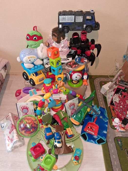 Продам лот іграшки ящик оптом