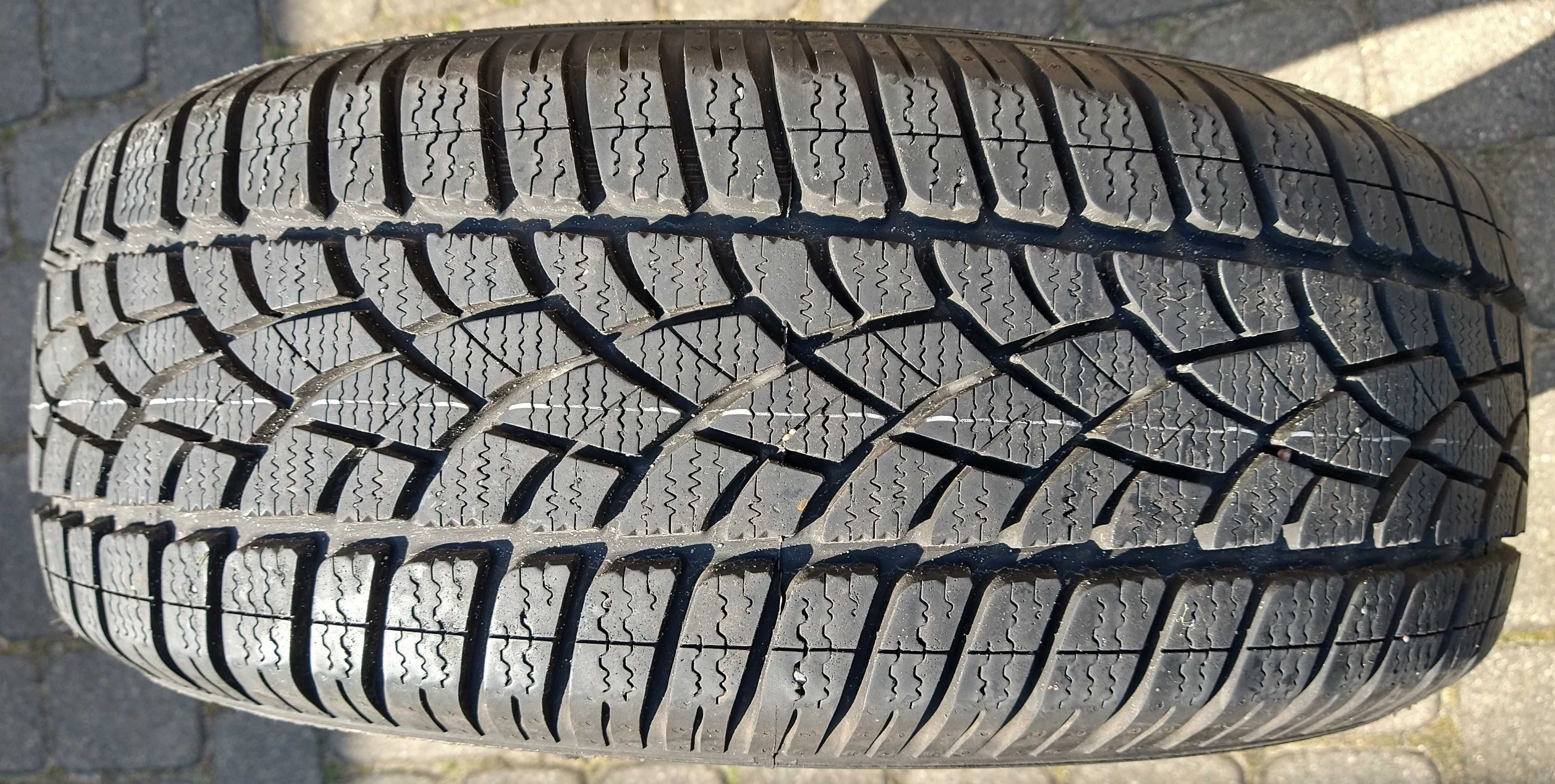 Opony zimowe DUNLOP 195/60 R15 SP WINTER SPORT 3D , 4 szt.