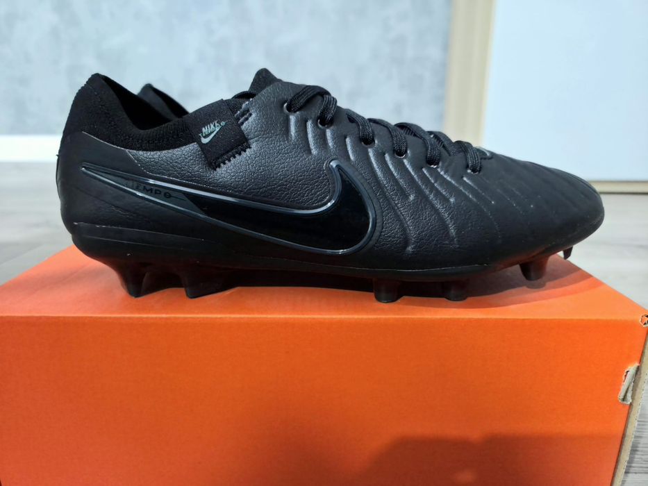 Profesjonalne buty piłkarskie Korki Nike Tiempo Legend 10 Pro FG 40.5