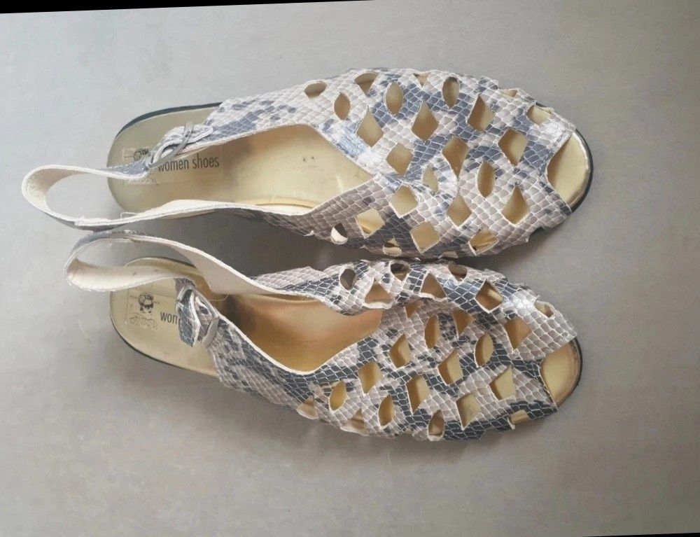 Nowe sandały damskie, wężowy wzór, z odkrytą piętą rozmiar 38