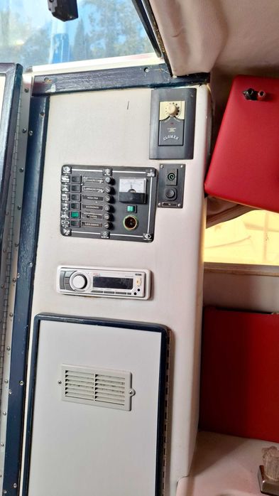 Barco  cabinado sea ray  220 DA