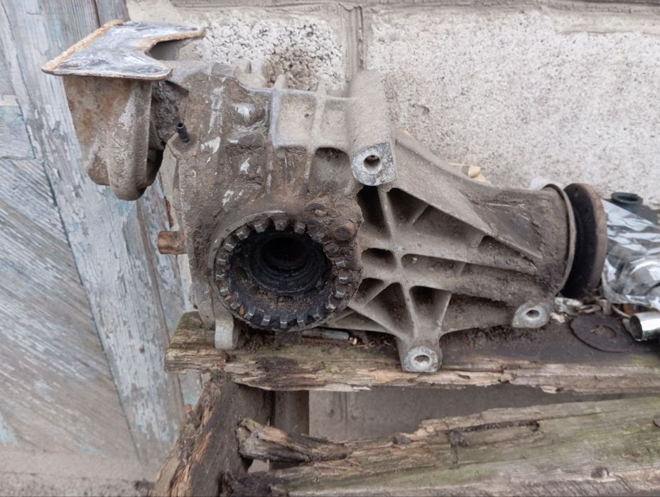 Задній міст на Форд сієру 1.6