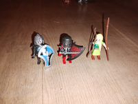 Figurki Playmobil, rycerze i wojowniczka z bronią