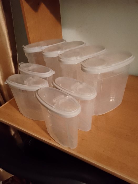 Набір контейнерів.