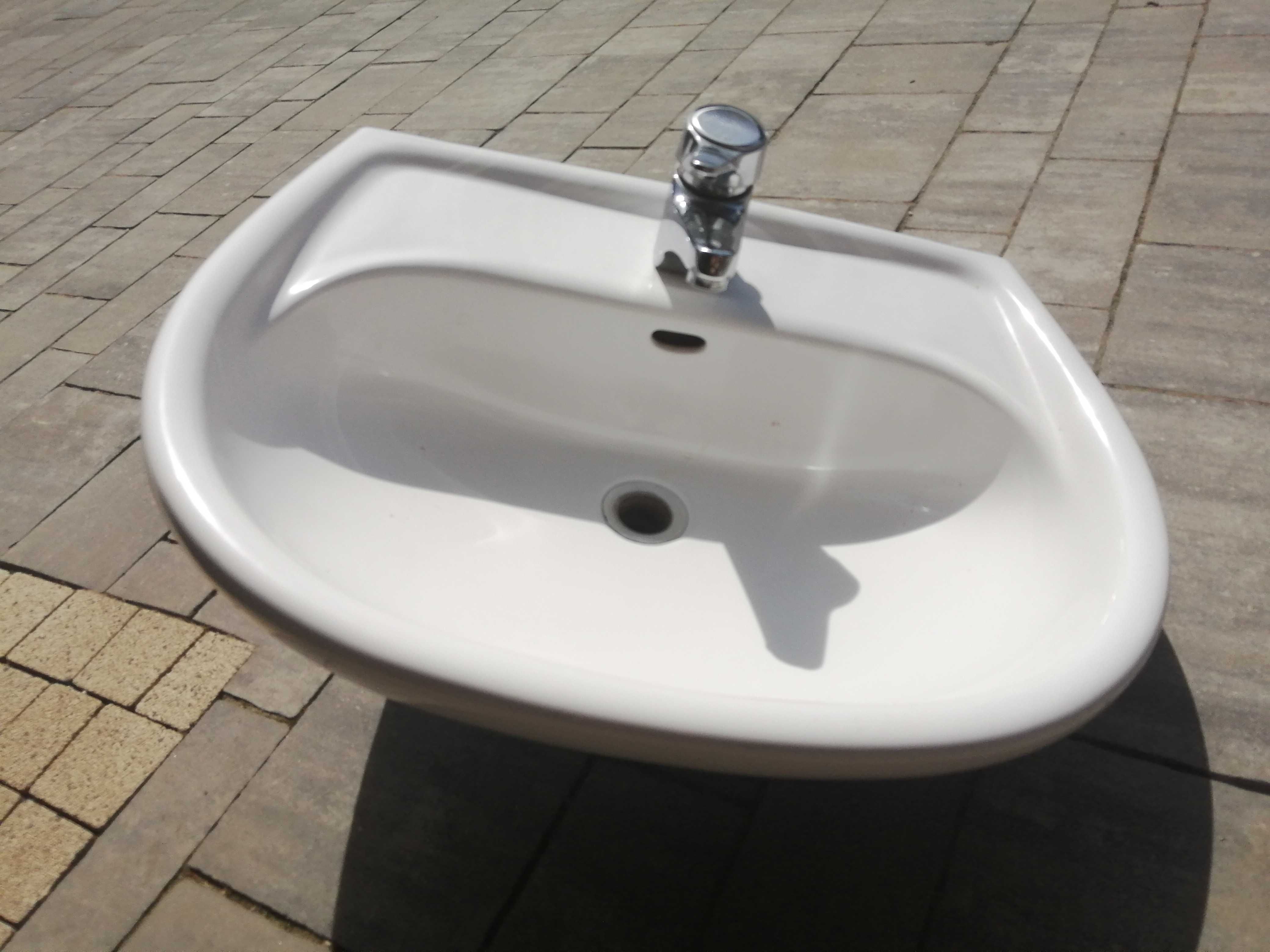 Umywalka łazienkowa bateria