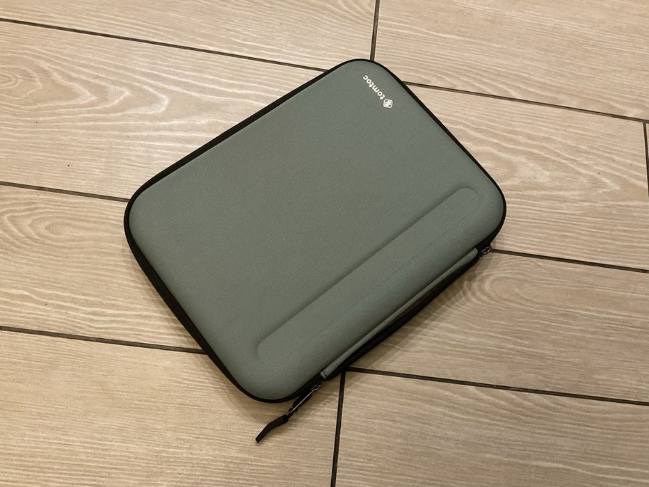 Pokrowiec twardy Pasuje do np iPad Pro 13 cali z przegrodkami