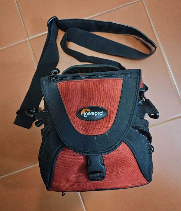 Estojo "Lowepro" p/máq. fotografia c/impermeável