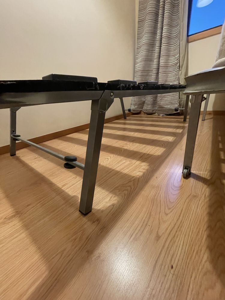 Estrado duplo recolhe debaixo da cama