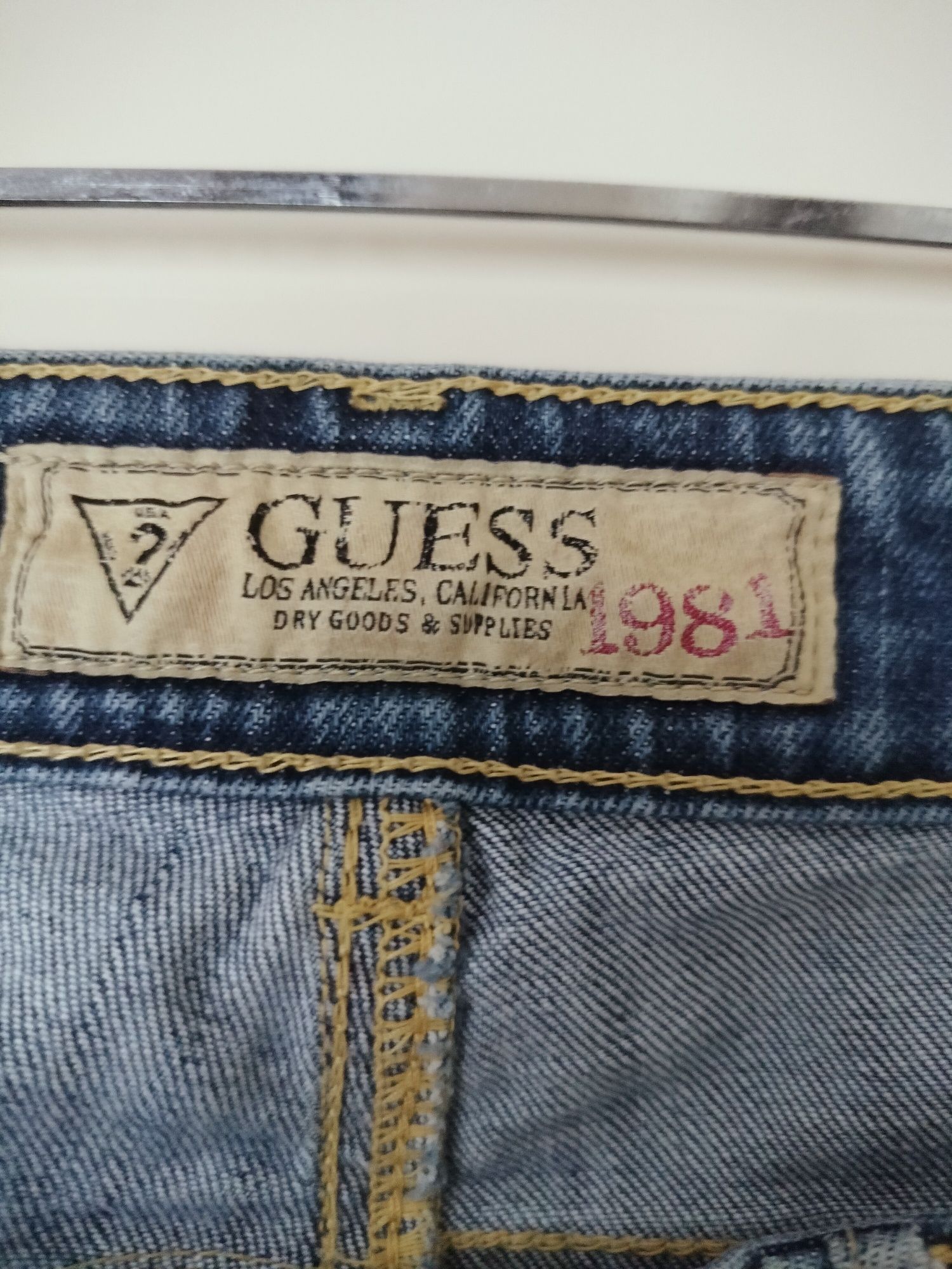 Niebieskie jeansy GUESS