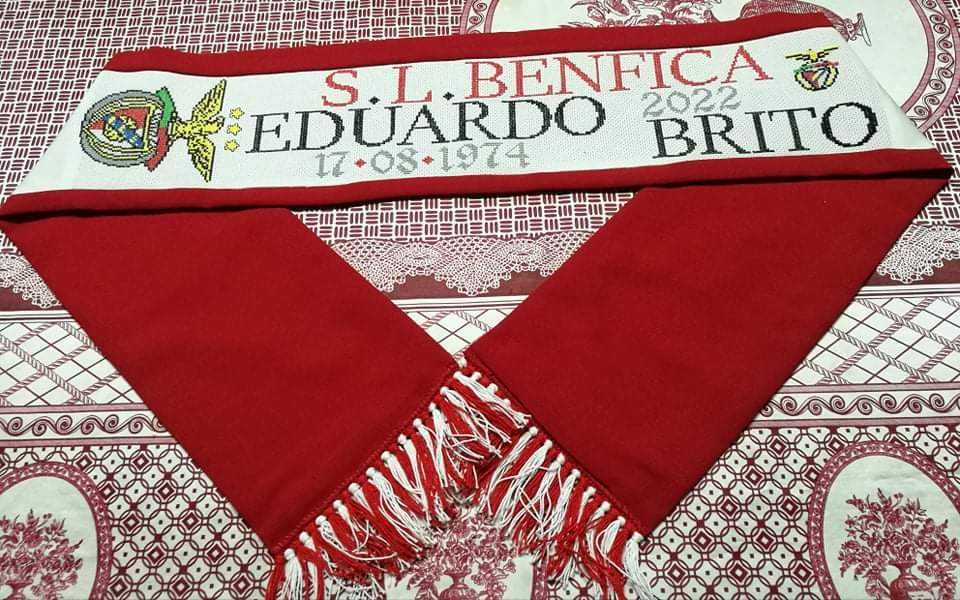 Cachecóis desportivos ou fitas de pendurar