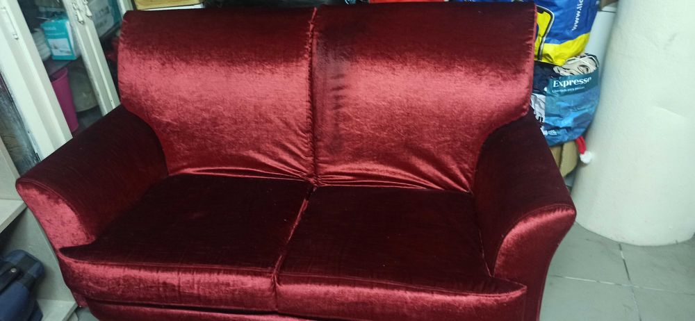 Sofa em veludo 2 lugaree