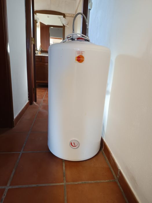 Vende-se Termoacumulador Equation 80L