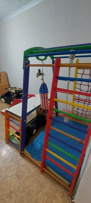 Дитячий спортивний комплекс з гіркою
