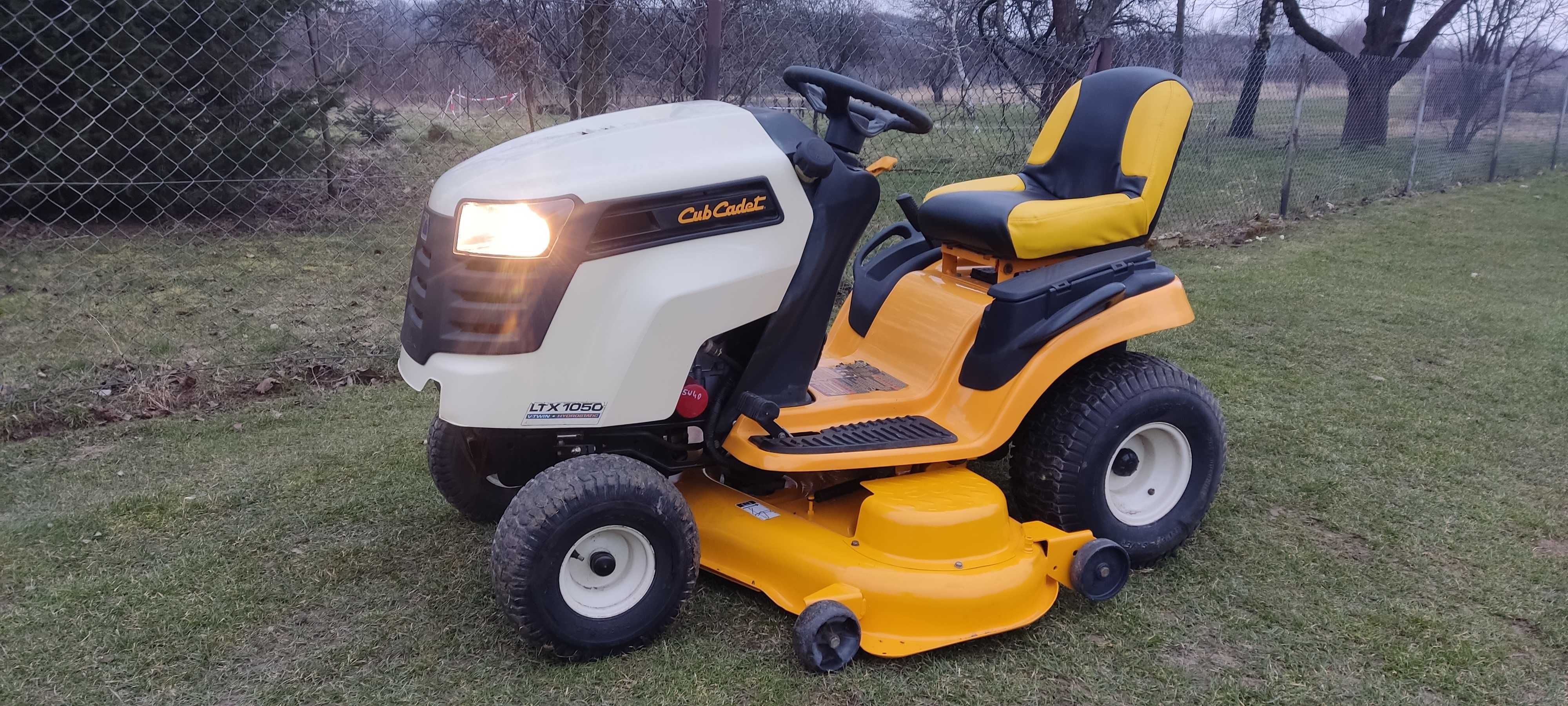 Traktorek kosiarka CUB CADET 24 HP V-Twin Kohler Husqvarna John Deere