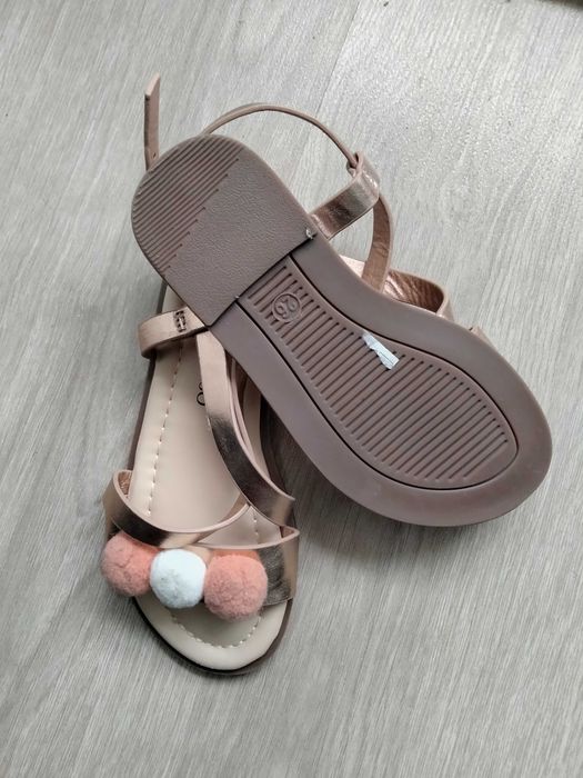 Sandálias rosa tamanho 26