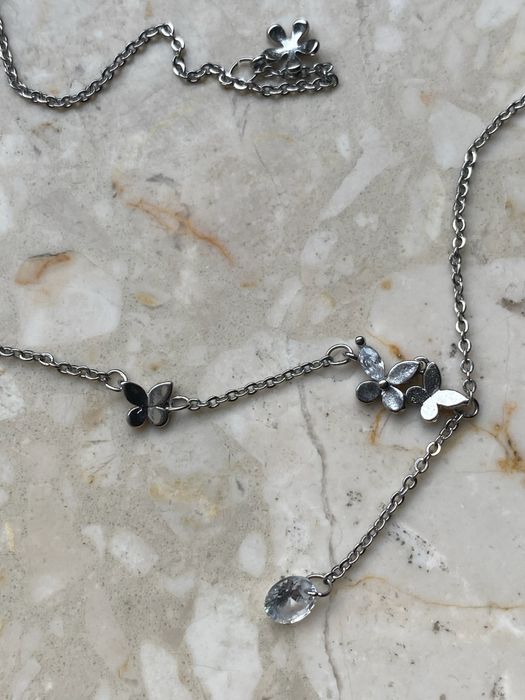 Elegancki naszyjnik z motylami z regulacją długości srebro 925