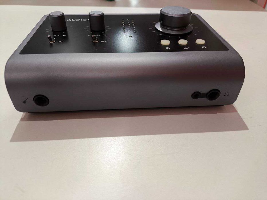 Звукова карта Audient iD14 MKII