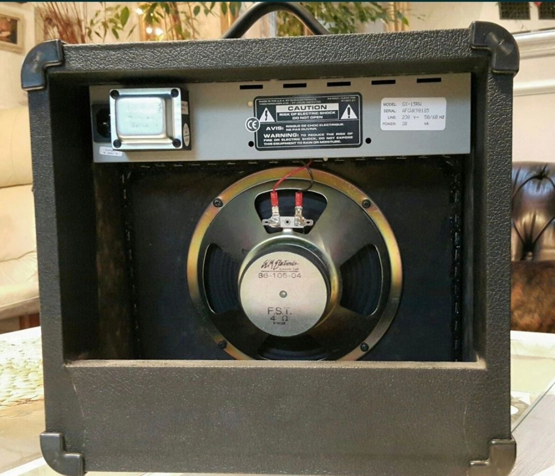 Wzmacniacz do gitary elektrycznej Crate z pogłosem