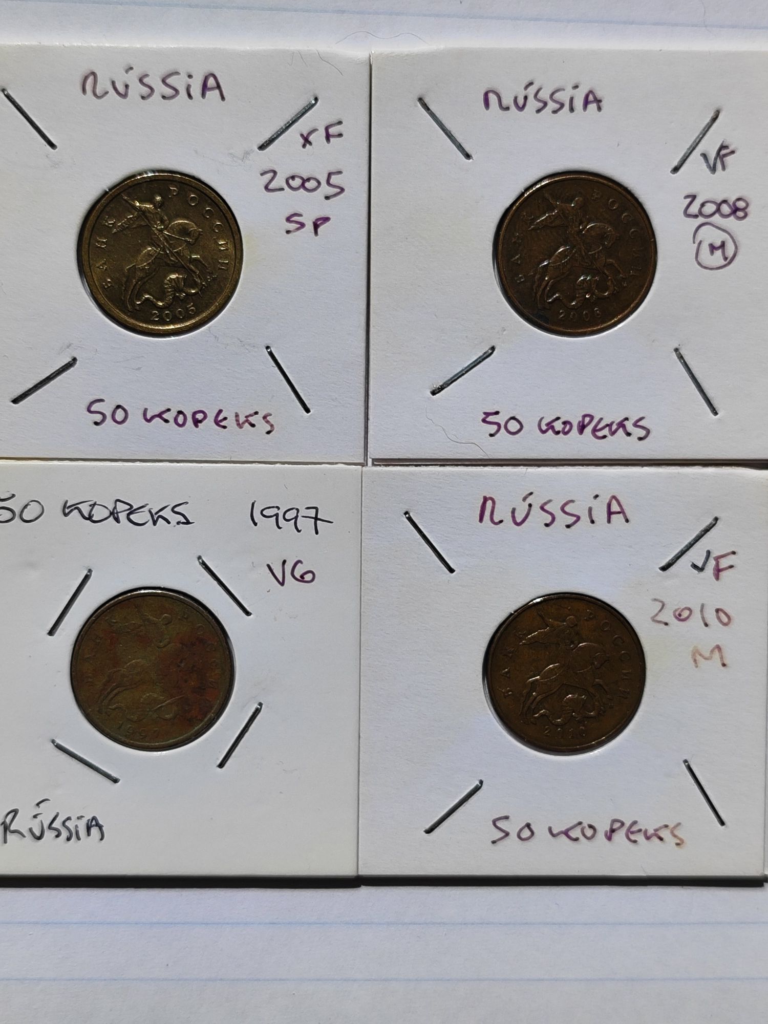 Lote de 28 moedas da Rússia em diferentes estados de conservação.