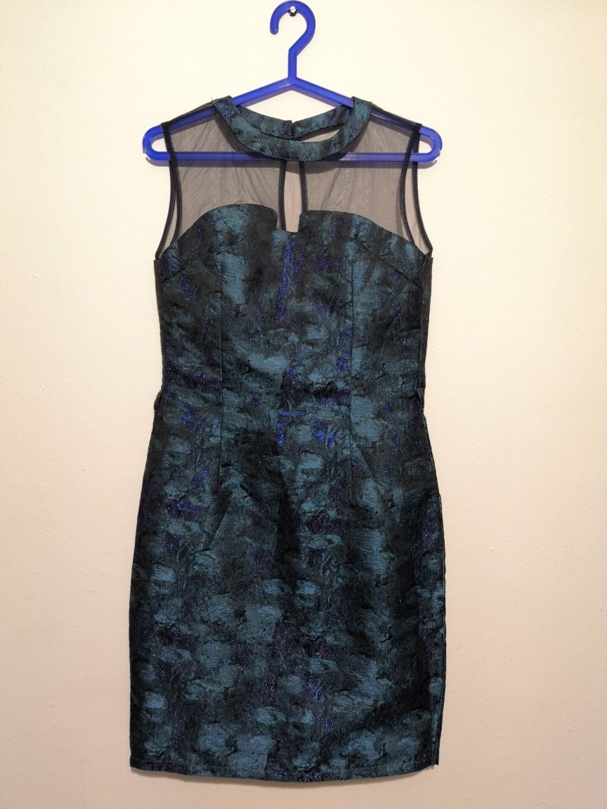 Elegancka sukienka dopasowana z siateczką czarna niebieska