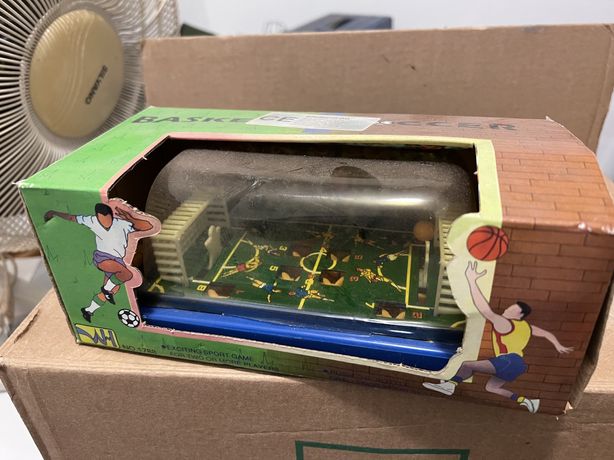 Brinquedo futebol antigo na caixa