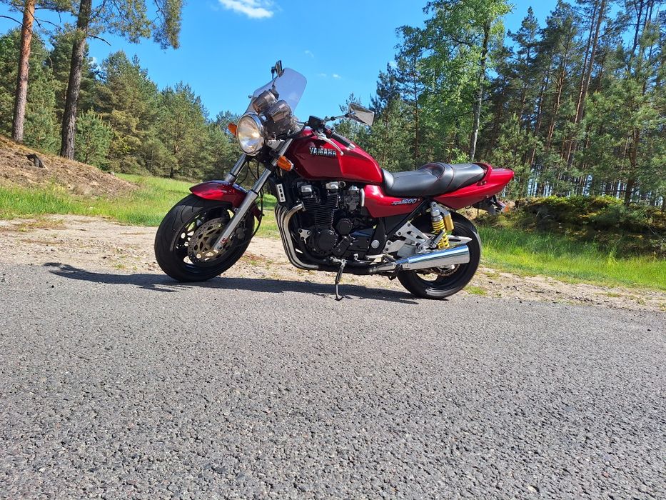 Yamaha Xjr 1200.