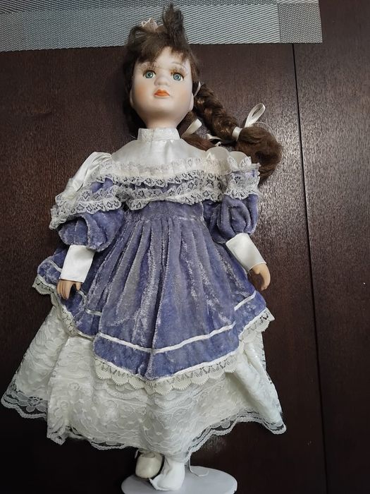 Duza lalka porcelanowa