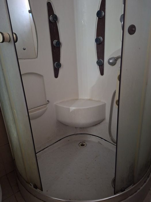 Душевая кабинас водным массажем