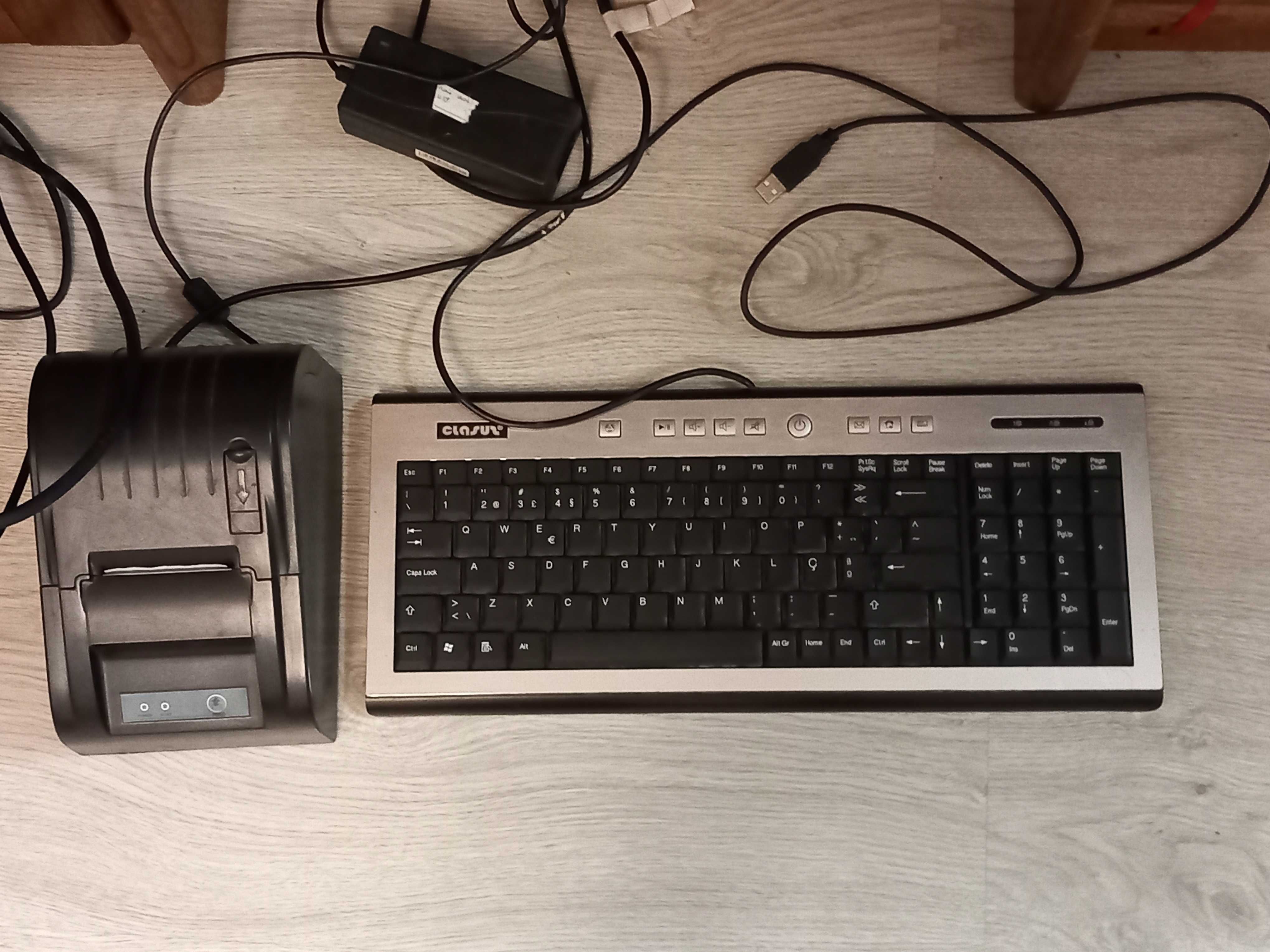 Computador com monitor de ecrã táctil