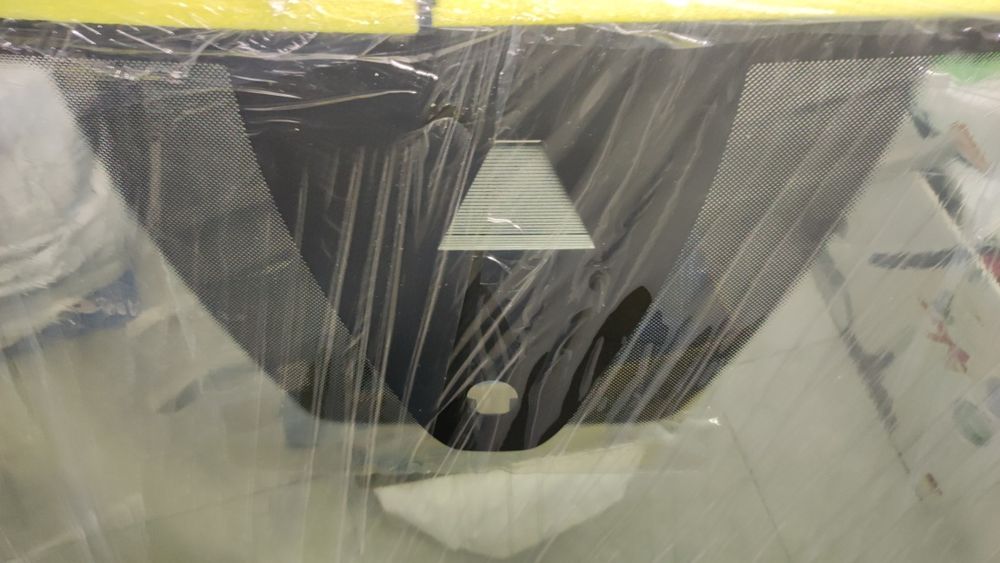 Шкода Еніак шиба передня,скло переднє.