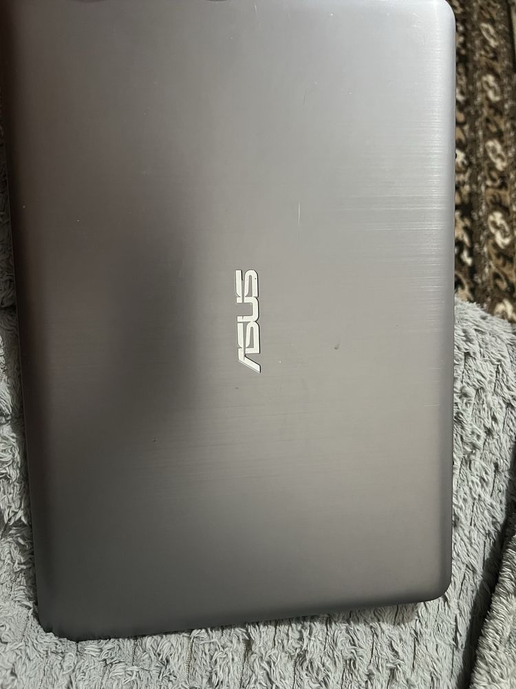 Ноутбук Asus в гарному стані