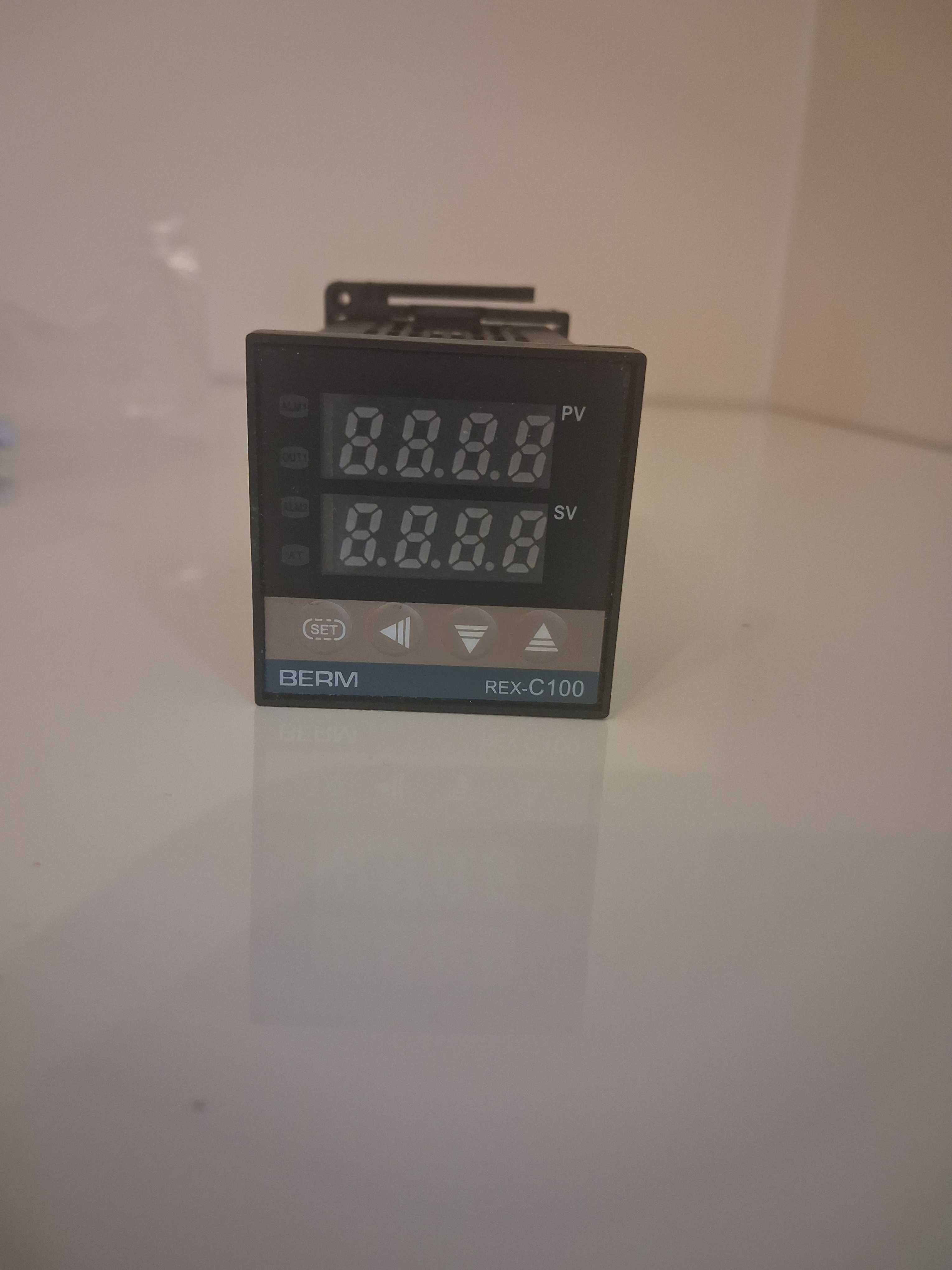 Regulator temperatury REX C100FK07 +SSR 40 DA