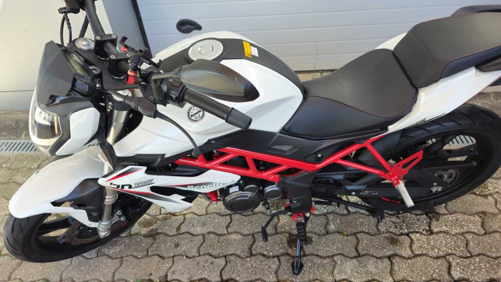 Mota Benelli BN 125 poucos km's