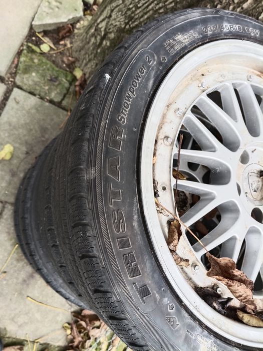 Tristar Snowpower 2  235/45/18 komplet 4sztuki stan Bdb