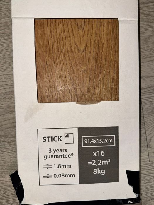 Ladrilhos auto-aderentes em PVC para pavimento