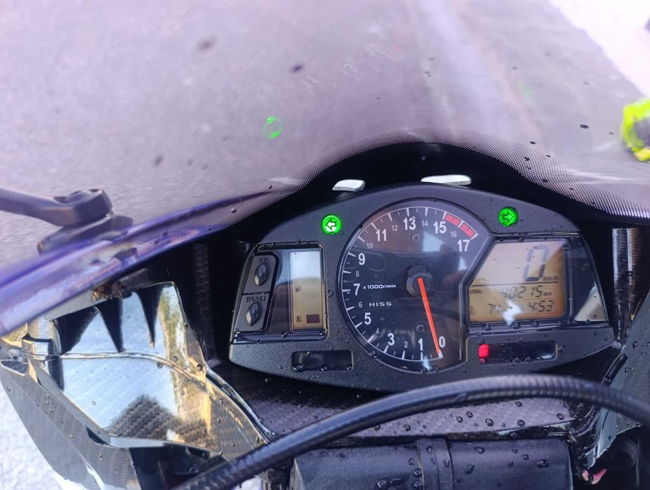 Honda CBR 600rr azul